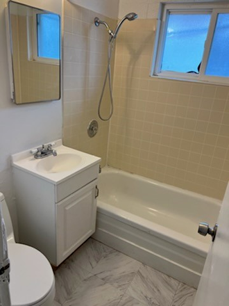 Bath - Bright Top-Floor 2-Bedroom Near CU & 29th Street Apartments
