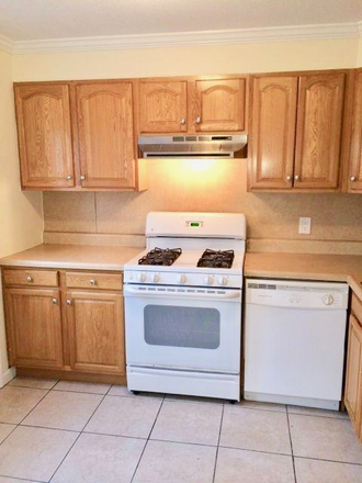 Kitchen - HUGE 4 Bed 2.5 Bath for Grad Housing!!