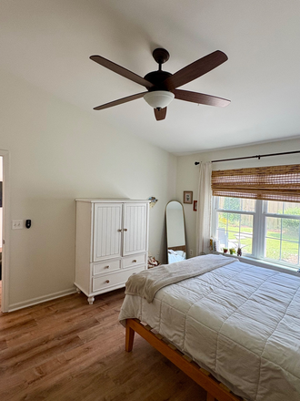 Bedroom - Newly Renovated James Island Townhouse Bedroom for Rent in 2B/2BR. 01/01/2026-05/01/2026.