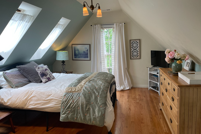 Bedroom 1 - Private 2-Bedroom Suite In Historic Home Near Campus