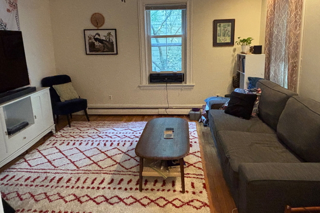 Living room - 2br - Single-family house for rent, 9/1 (Cambridgeport/Riverside)
