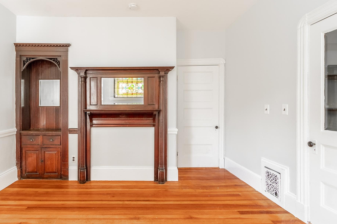 Call NOW for showings! 617-236-8600 - COLUMBIA ROAD - AWESOME DORCHESTER 4 BED W/ LAUNDRY IN THE UNIT! *AVAIL 9/01/2025* Apartments