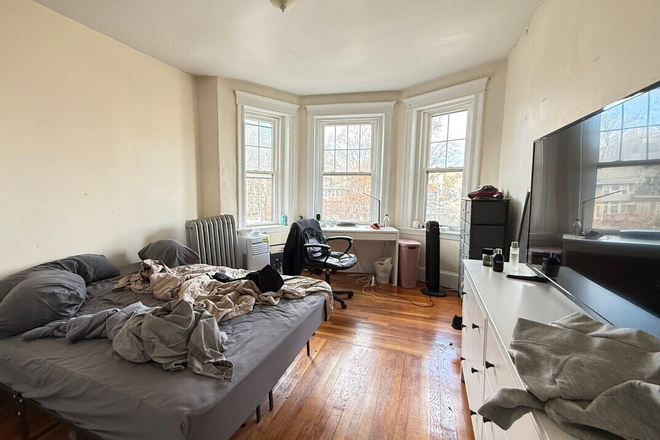 Visit hubrealtyproperties.com - Bright two bedroom, next to BC shuttle stop, good for 3 Condo