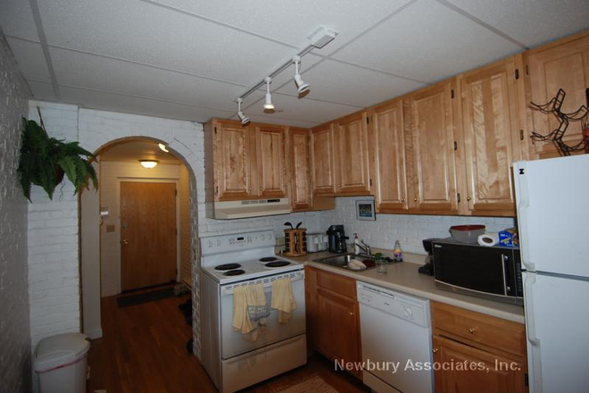 - - Close to Campus! Pet Friendly 2 bed w/ Laundry in Building Apartments