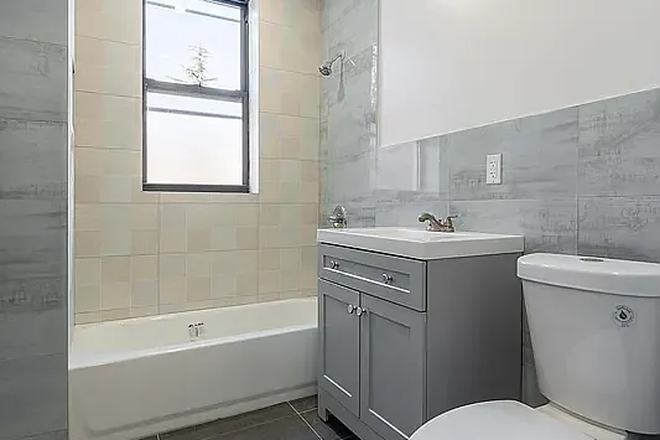Bathroom - URGENT 1 month Sublet in Prime Bed-Stuy Townhome