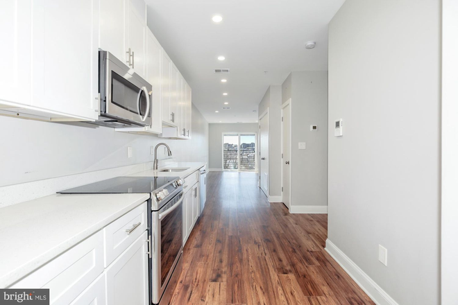 Open Floor Plan - view from entry - Modern 2BR / 2BA Close to Campus Condo