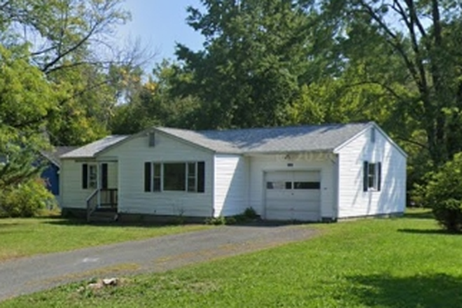 outside street view - 106 Pondview Dr House