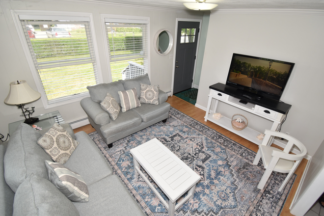 Living room - 66 Angell Rd, Narragansett RI House
