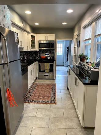 kitchen - Beautiful 4 bedroom. back yard, close to campus House