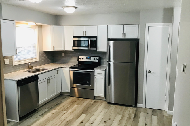 New Kitchen! - Townhouse  3 Bed / 1.5 Bath