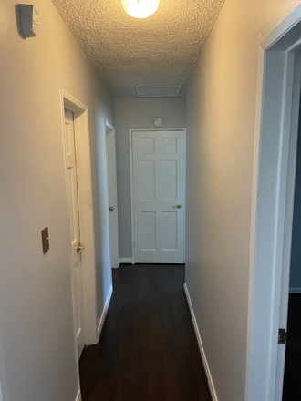 Hallway - Single room- Shared Bathroom  - in a 3 bedroom 2 bath home- FEMALE only