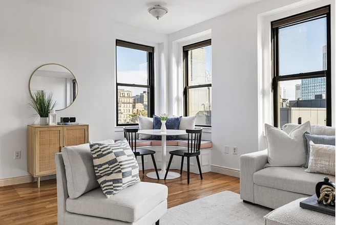 dining nook, corner windows - Elegant, Sunny, Spacious Back Bay 2BR 2BA, close to campus, NO BROKER FEE. Apartments