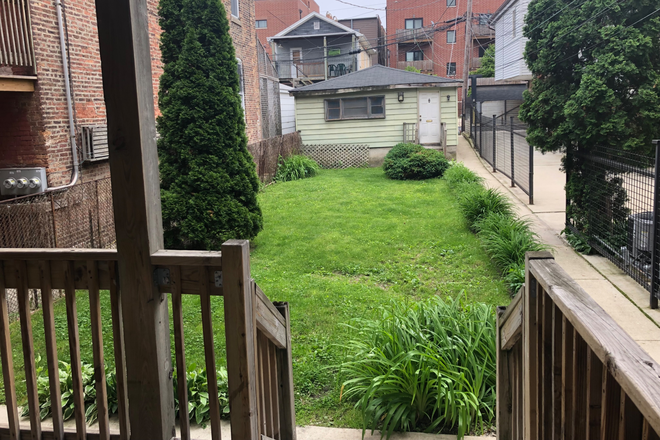 Rear yard - Spacious 2nd floor 3 bedroom unit Apartments