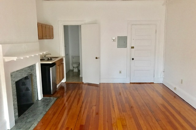 STUDIO - SPACIOUS BROOKLINE STUDIO APARTMENT AT 1077 BEACON STREET AVAILABLE 9/1/2025