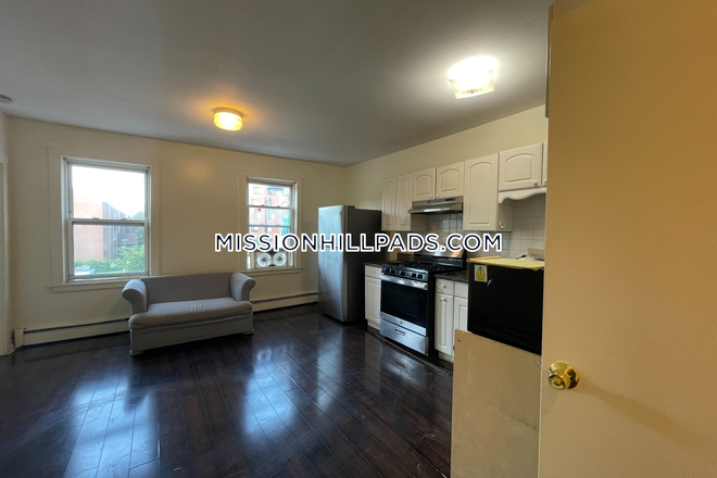 Kitchen - Available 9/1/2025! Beautiful 3 Bedroom on Tremont St. Near NEU Campus!! Apartments