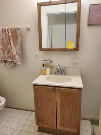 Private bathroom - Fully furnished winter sublet Townhome