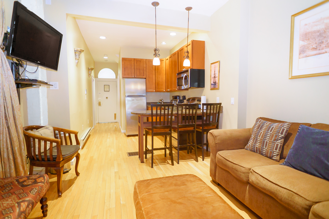 hubrealtyproperties.com - Excellent location, lovely 2 bedroom, on corner of Newbury St Apartments