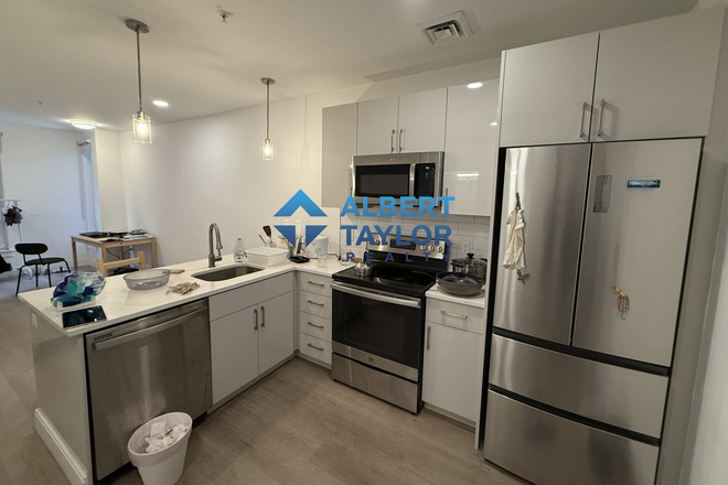 Kitchen - *!NO BROKER FEE!* Large 1Bed, Steps from Campus - Professionally Managed!