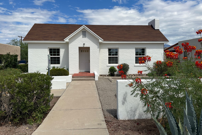 Outside Street View - Close to U of A bewteen Campbell and Tucson Blvd House