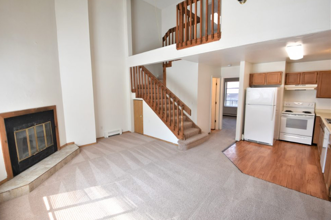 Living room - 2 BDRM SPRING SUBLEASE -- 1125 Grandview Ave Apt 10 (RENT NEGOTIABLE)