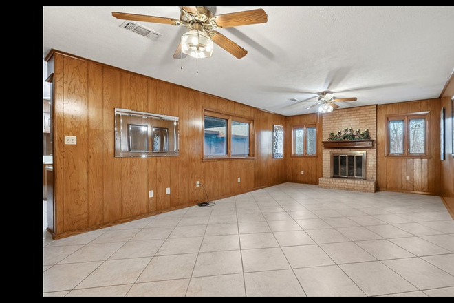 Living room - House close to campus