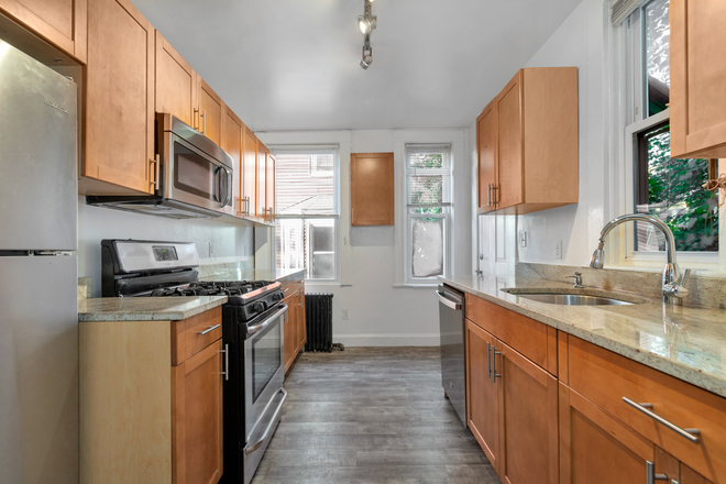 . - Spacious 5BR Single-Family Home Near Brighton Center & Green Line