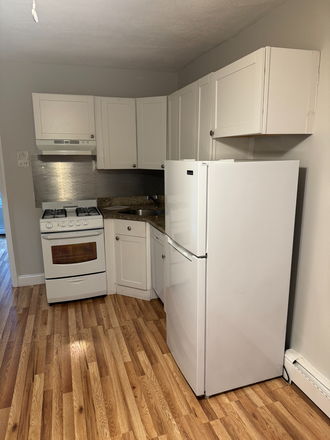Call NOW for showings! 617-236-8600 - SHEAFE ST - *NO FEE* NICELY SIZED TRUE 2BR W/ LVNG RM *AVAIL NOW* IN NORTH END W/ H&HW INC, DW, EIK! Apartments