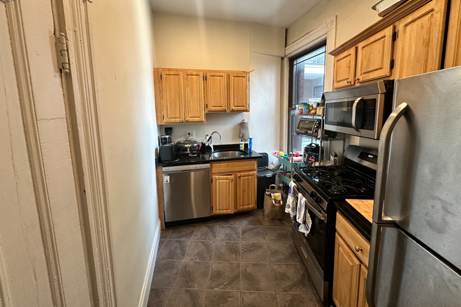 . - **NO BROKERS FEE!! Gorgeous 3 Bed / 1 Bath Avail. 9/1/26!! Apartments