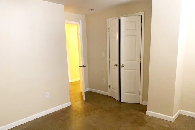 Call NOW for showings! 617-236-8600 - FRANKFORT STREET - AMAZING EAST BOSTON 2 BED 2 BATH W/ LAUNDRY IN THE BUILDING! *AVAIL NOW!* Apartments