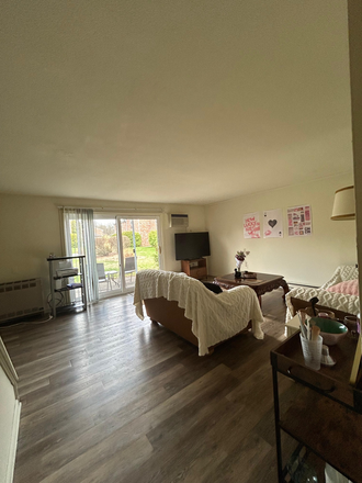 living room - Townehouses of Amherst Summer Lease (or part of summer)- fully furnished