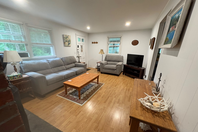 Living Room - 2 Bedroom House in Narragansett Available for Academic Year Rental (Sept 1 - May 31)