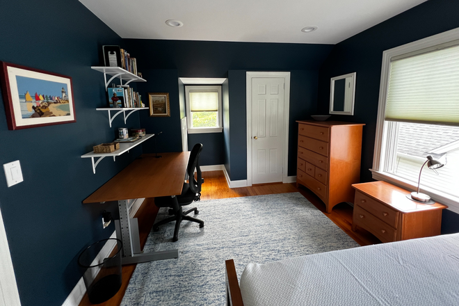 Bedroom - Furnished room for female-Moore St-Princeton House