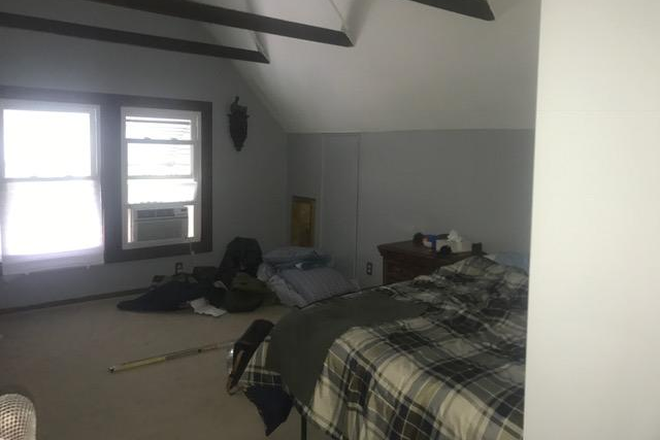 3rd Floor Suite - NEW Single HOME 5 Beds 3.5 Baths Across from CWRU