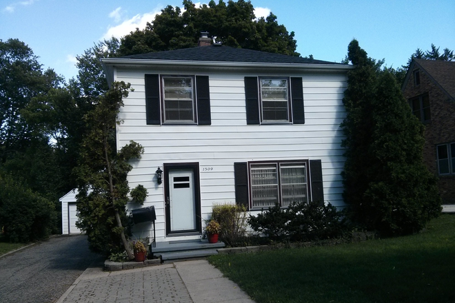 1309 S. Seventh St. - Avail Aug 1st, 2025 - FULLY Furnished/All Utilites - 1st  Floor - for one young professional GUY 21+ House