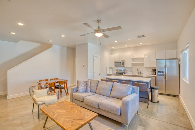 Large living room with an extra half bath! - 4 Bed, 4 Bath Townhome Walking distance to UofA!
