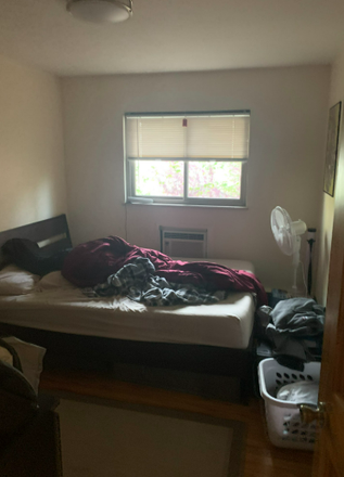 Bedroom #1 (1/2) - 5 Bedroom House on Broadway (close to CU Boulder + cheap rent!)