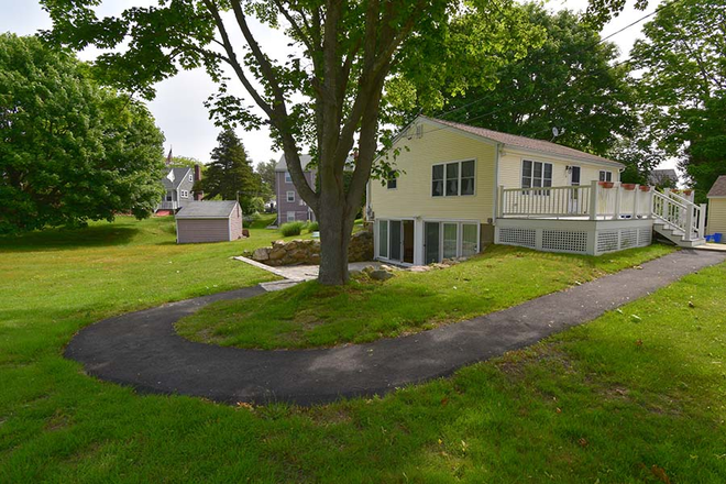 Exterior - 9 Spindrift Road - Great Island - Narragansett House