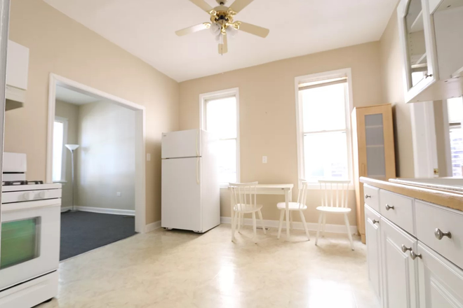 Kitchen - Near UIC and Medical Campus