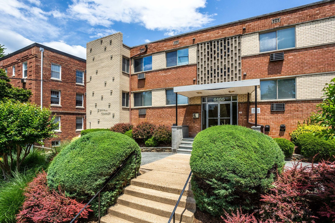 Building Front - Foxhall Terrace Apartments