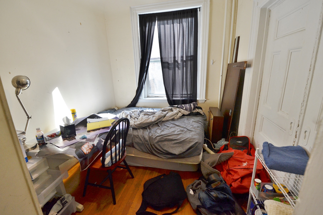 Contact Derek - HUGE 4 Bedroom right across from campus!! Apartments