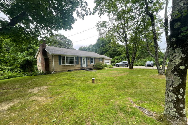 exterior - Modern Clean House Close to UConn