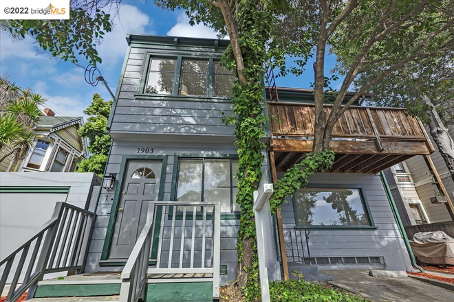 Exterior - 3B2B with 2 sleeping lofts for up to 5 students
