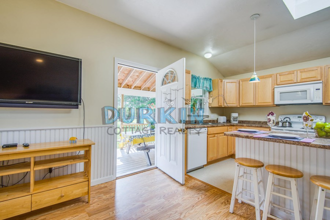 Kitchen - Heat Included! Bright and Clean 2 Bedroom Duplex