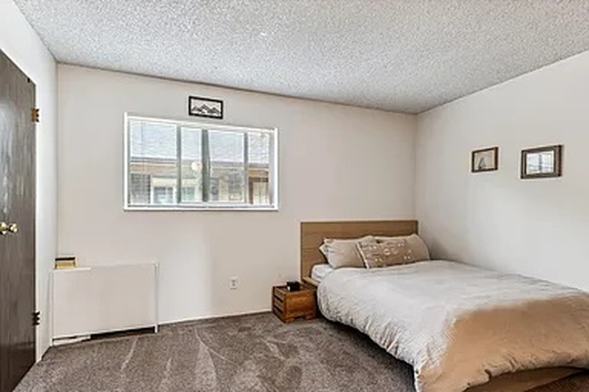 Bedroom - Wimbledon Apartments Walking Distance to Campus