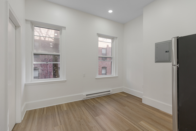 living room - Renovated Cozy 1bd/1bath, in unit laundry, dishwasher, across from Prudential