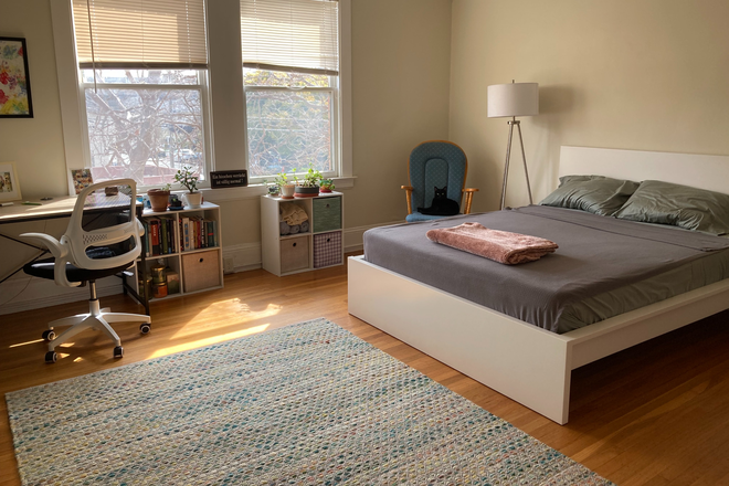 Your bedroom - Seeking 1 roommate for sunny Temescal 3-Bedroom