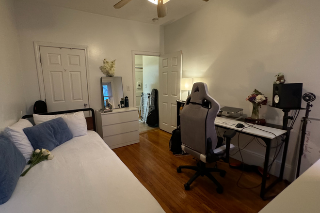 . - Sunny Studio Apartment on Saint Stephen