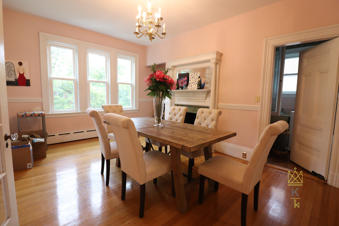 dining room - Charming 3 Bedroom Apartment Home in Brookline