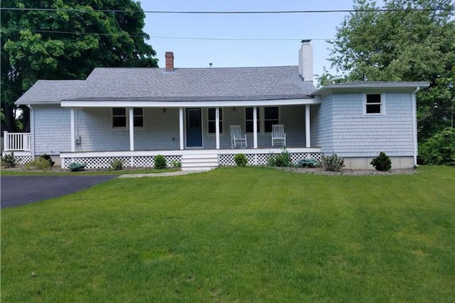 Front Porch - 25 Hunt Ave Wakefield