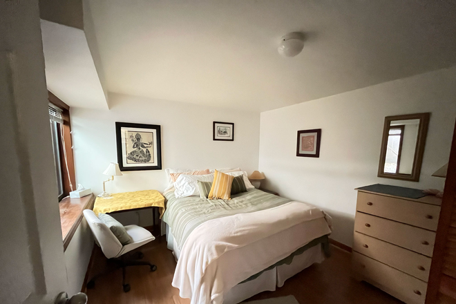 Queen Room - Room(s) with Private Bath